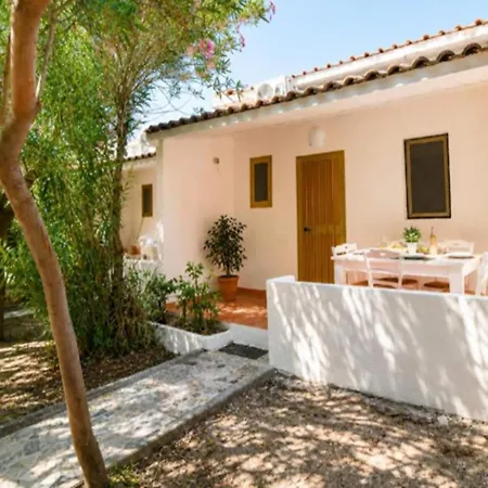 Apartamento With Pool By The Sea In *